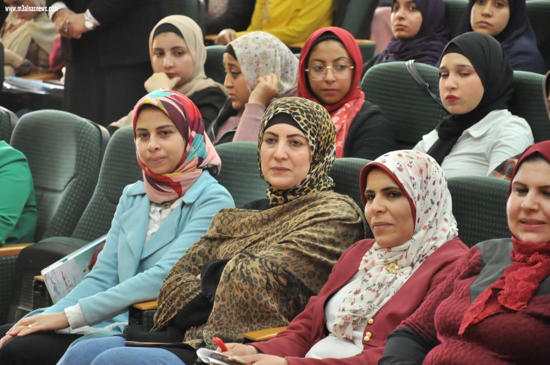 الشمول المالي والاستخدام الآمن للإنترنت والتعلم الإلكترونى.. ورشتى عمل  بـ